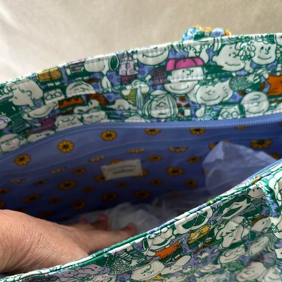 346, NWT Vera Bradley X Peanuts Green Tote Bag with Versatile Straps - Picture 4 of 8